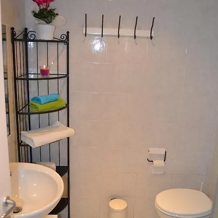 White & Grey House Daire Roma
