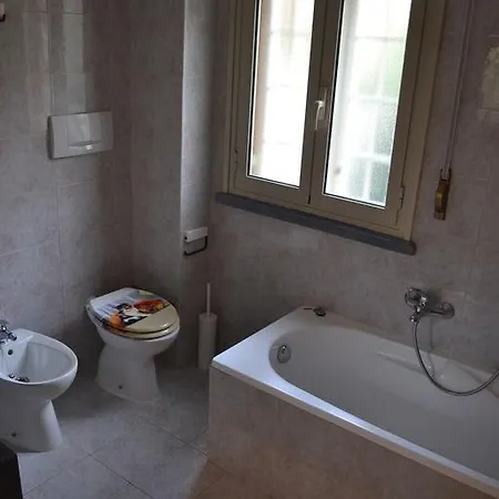White & Grey House Daire Roma