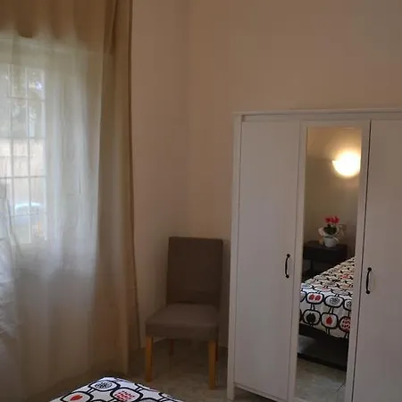 White & Grey House Daire Roma